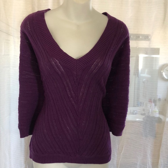 Woman’s sweater - Picture 1 of 3